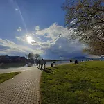 Médea A Vízparton