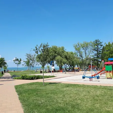 Médea A Vízparton Apartmán